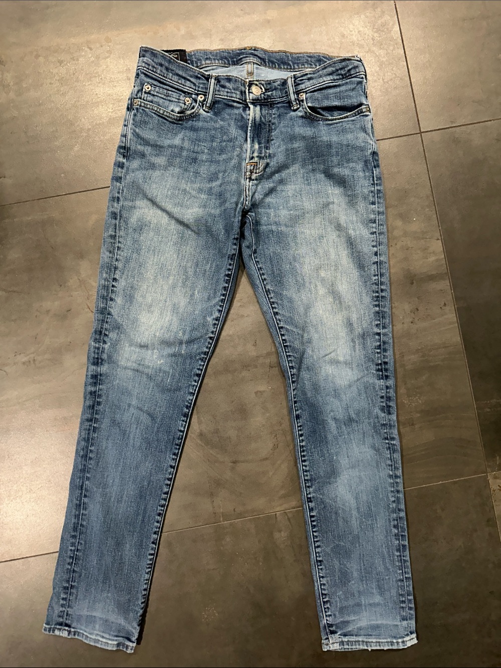Abercrombie &fitch men jeans 31/32 destroyed